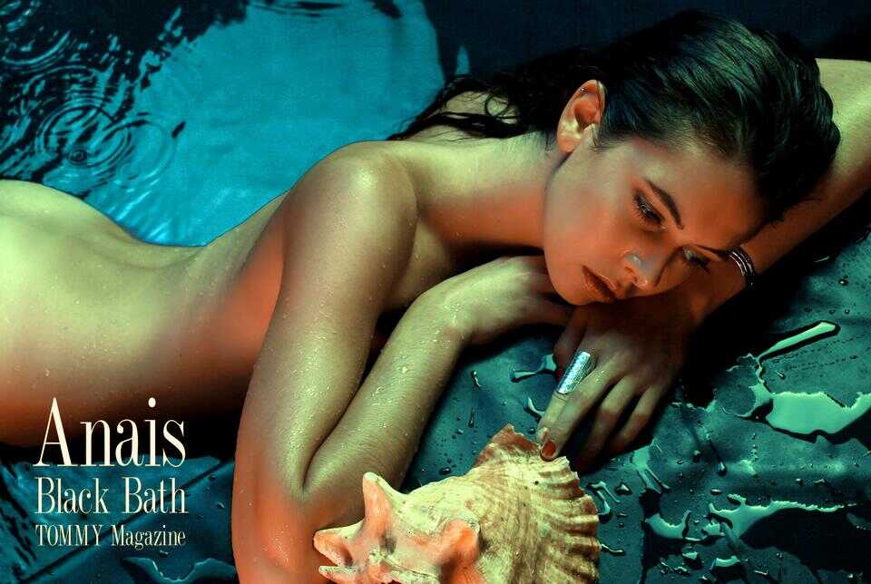 anais.fr.black.bath.poster.a poster